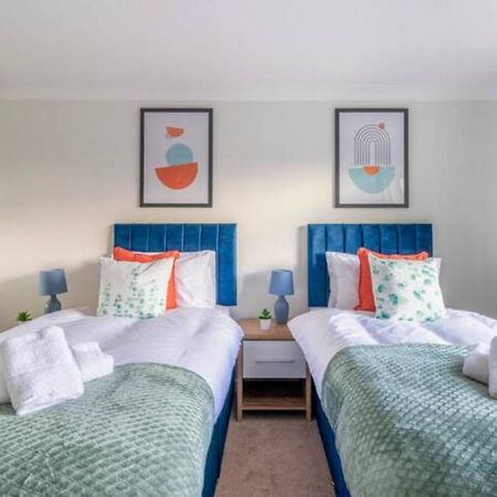 Trendy Sea View 2 Bedroom Sleeps 6 - Free Parking Борнмут Екстер'єр фото