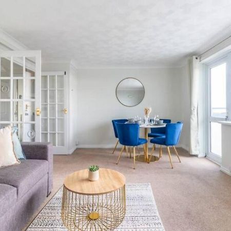 Trendy Sea View 2 Bedroom Sleeps 6 - Free Parking Борнмут Екстер'єр фото