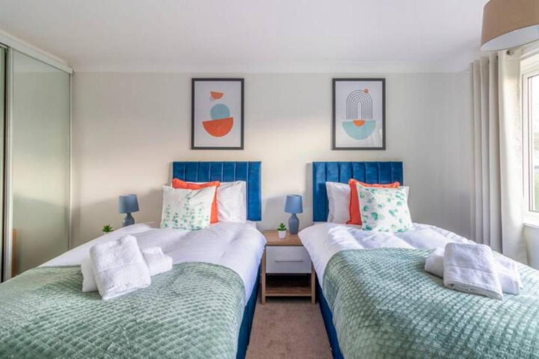 Trendy Sea View 2 Bedroom Sleeps 6 - Free Parking Борнмут Екстер'єр фото