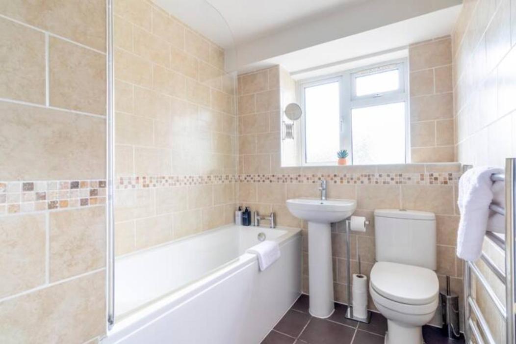 Trendy Sea View 2 Bedroom Sleeps 6 - Free Parking Борнмут Екстер'єр фото