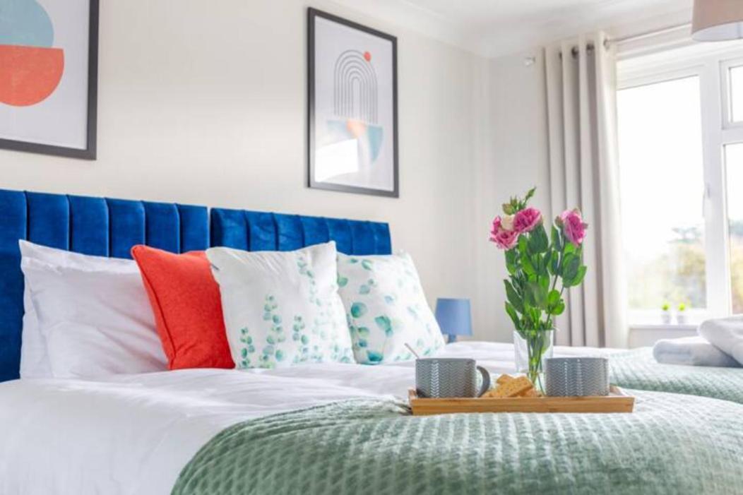 Trendy Sea View 2 Bedroom Sleeps 6 - Free Parking Борнмут Екстер'єр фото