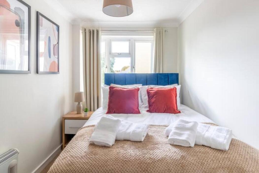 Trendy Sea View 2 Bedroom Sleeps 6 - Free Parking Борнмут Екстер'єр фото