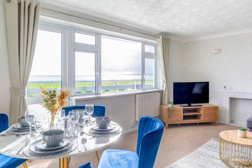 Trendy Sea View 2 Bedroom Sleeps 6 - Free Parking Борнмут Екстер'єр фото