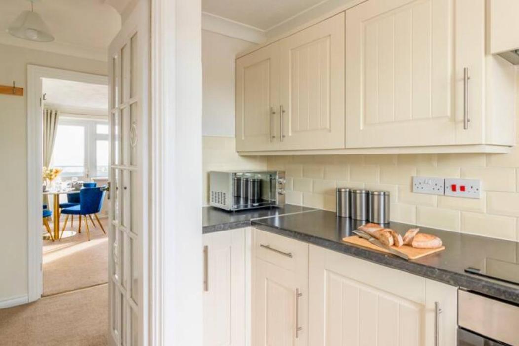 Trendy Sea View 2 Bedroom Sleeps 6 - Free Parking Борнмут Екстер'єр фото