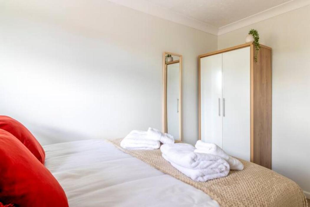 Trendy Sea View 2 Bedroom Sleeps 6 - Free Parking Борнмут Екстер'єр фото